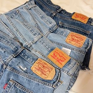 32 inch waist (6-8 size) Levi shorts bundle